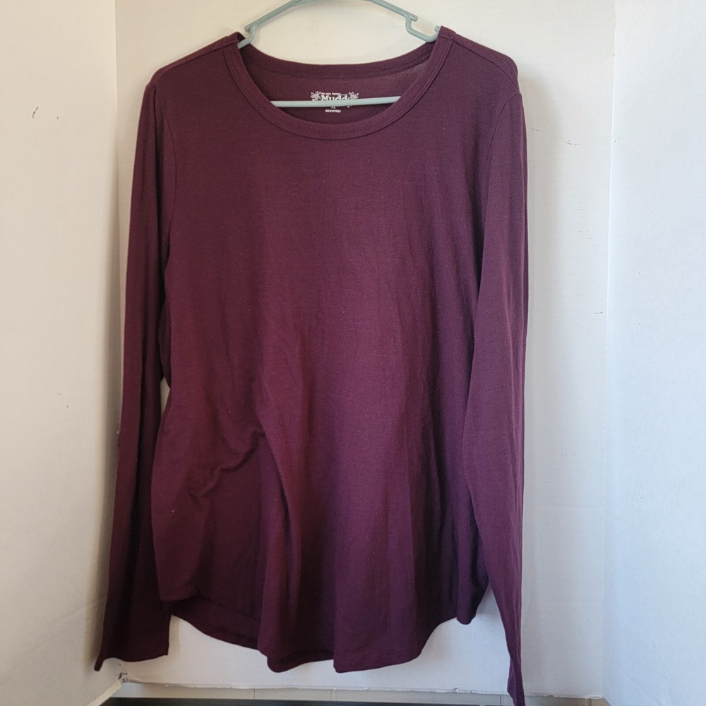 Mudd women's Long sleeve crew neck Tee in burgandy